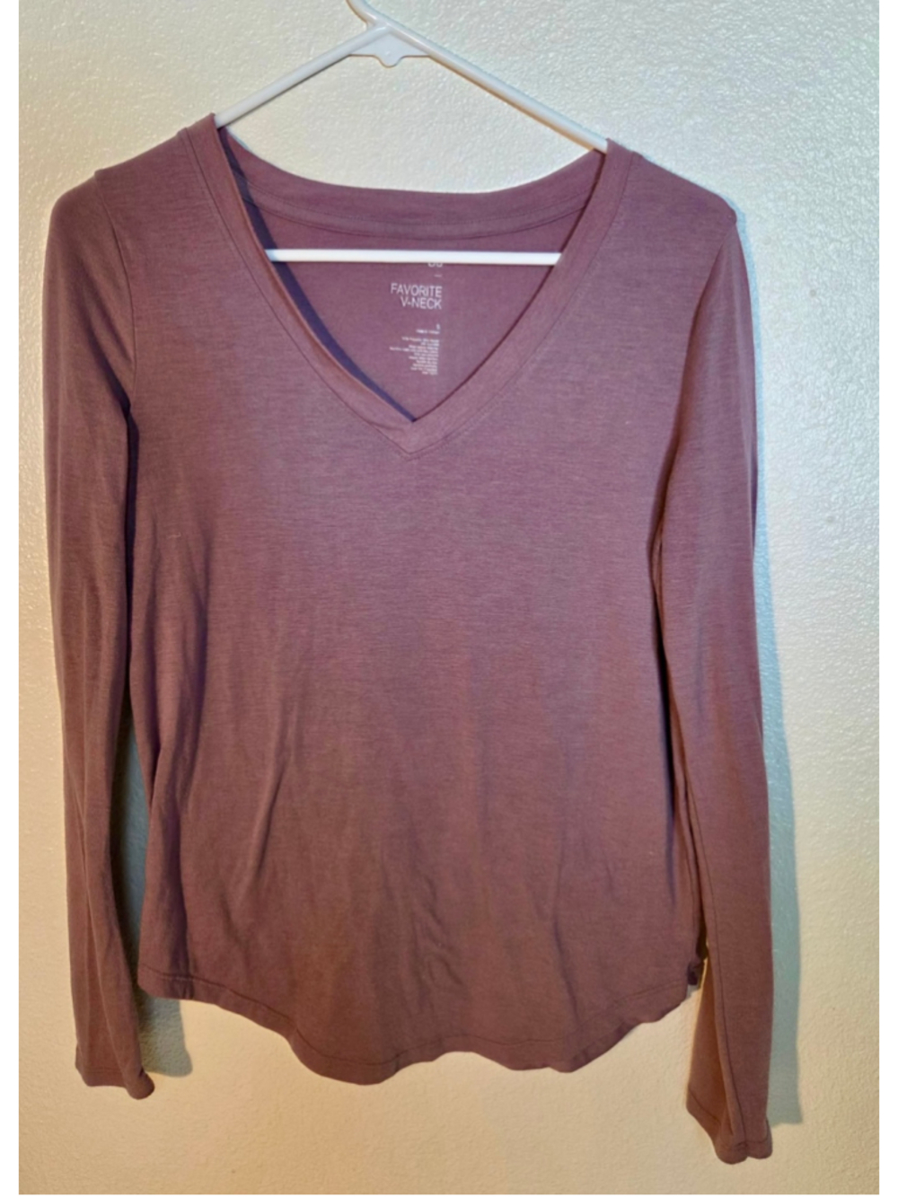 SO Women’s Long Sleeve V-Neck T-Shirt Muted Mauve Purple Stretch Top Small W-150